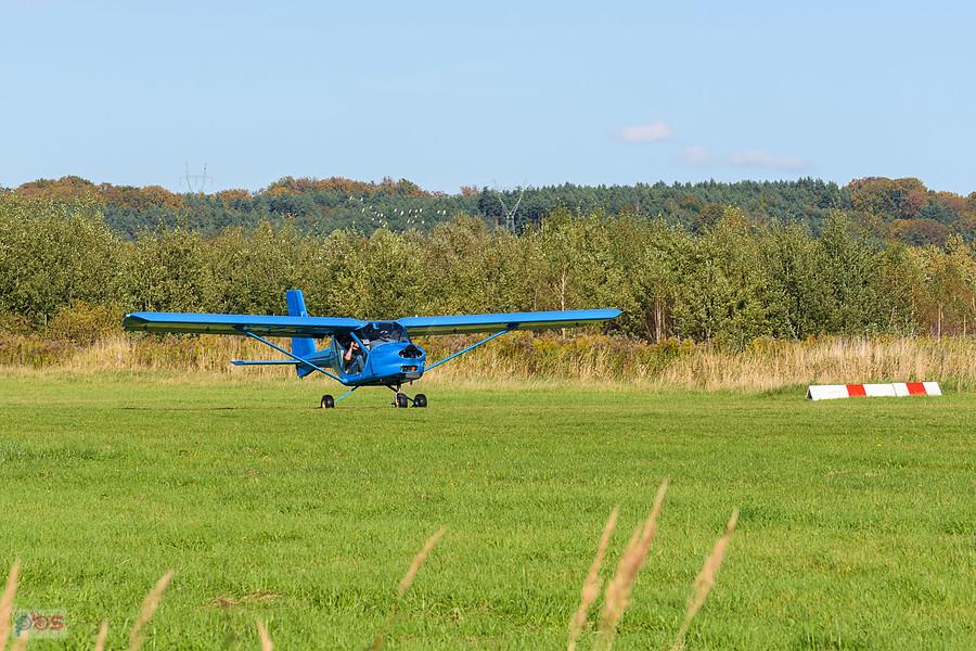 Aeroprakt-22L2 SP-SAGU startuje z lądowiska w Niegowoniczkach