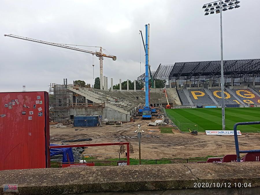 Trwają prace przy budowie czwartej trybuny na stadionie Pogoni.