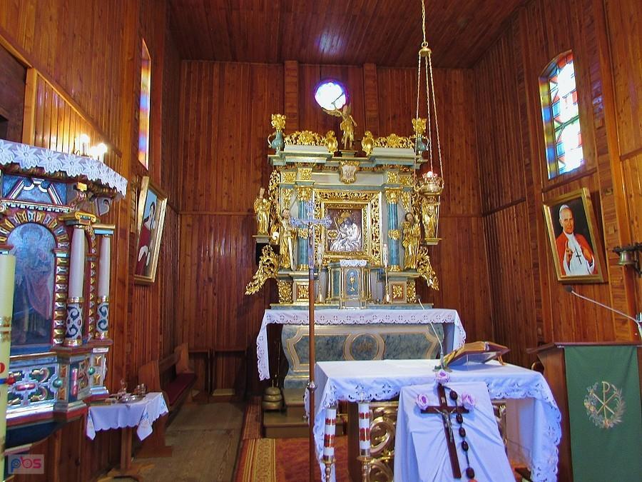 Wnętrze kościoła w Lewinie