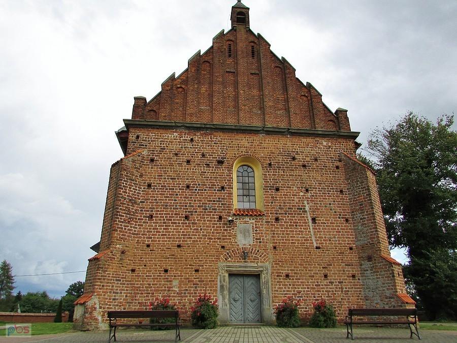 Sierzchowy - fasada kościoła