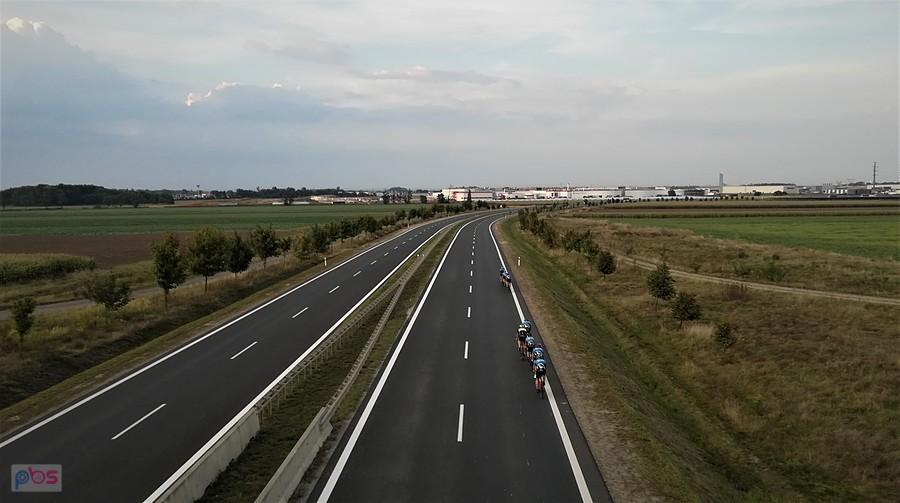 Trening kolarski na obwodnicy Tyńca