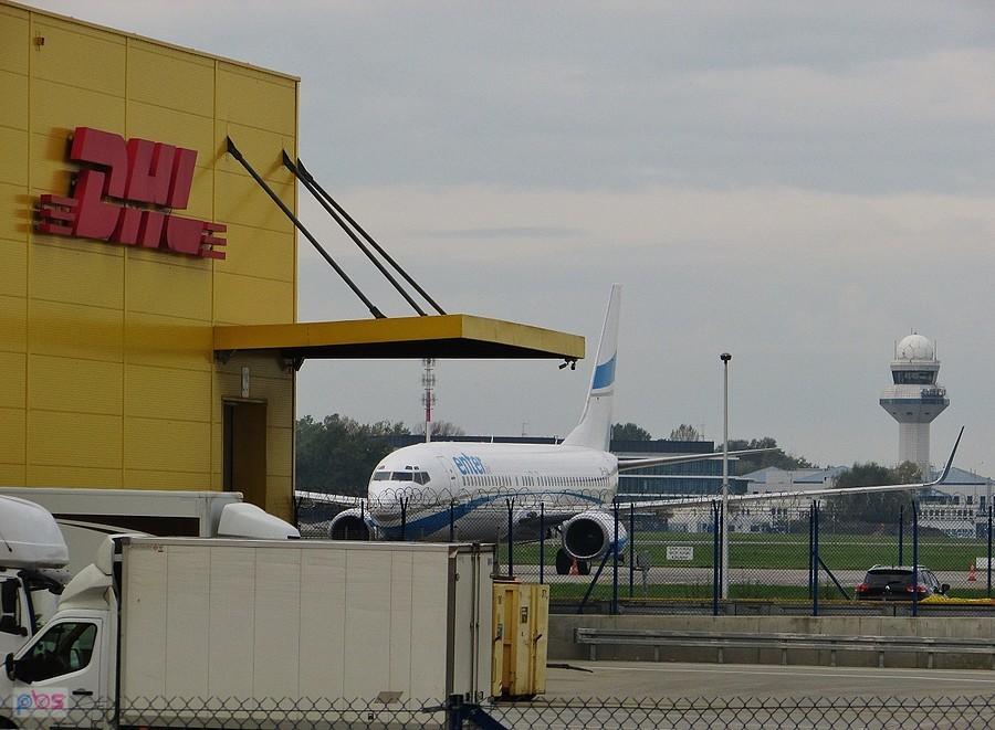 DHL z terminalem lotniczym przy Lotnisku Chopina