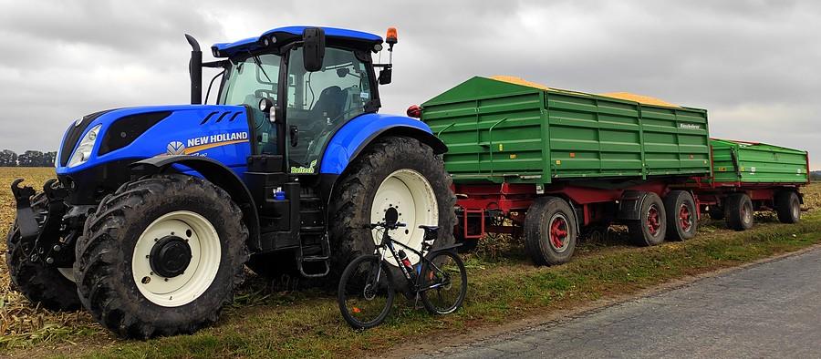 New Holland T9 z dokładką