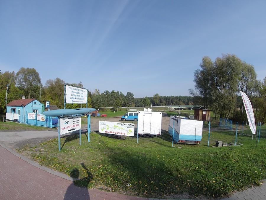 Niebieskie kajaki w Borkowie