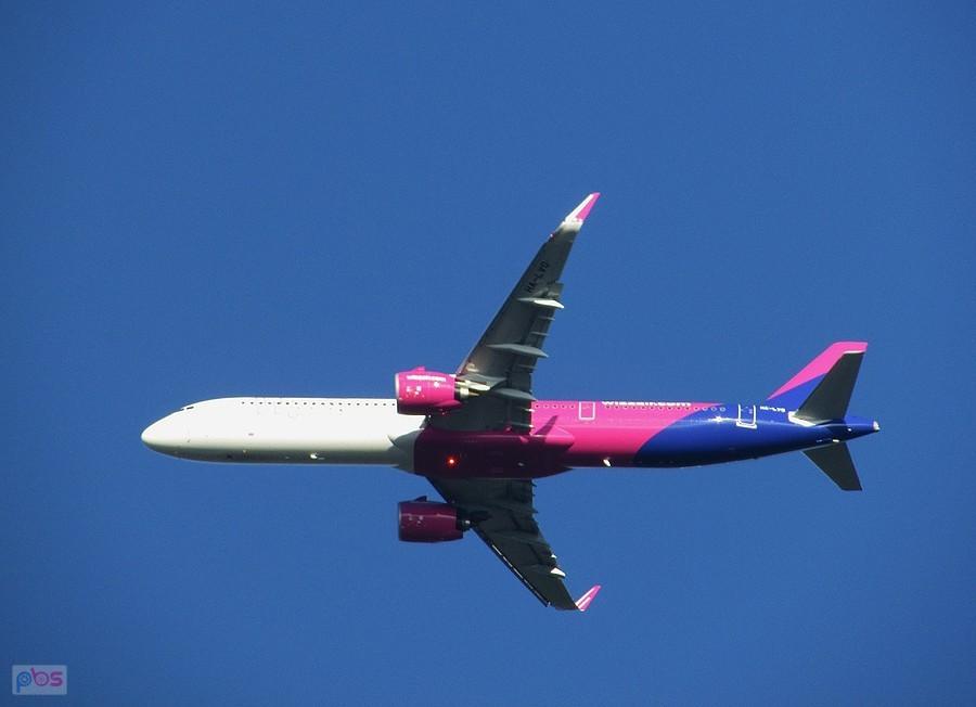 Airbus Wizz Air z Oslo podchodzi do lądowania