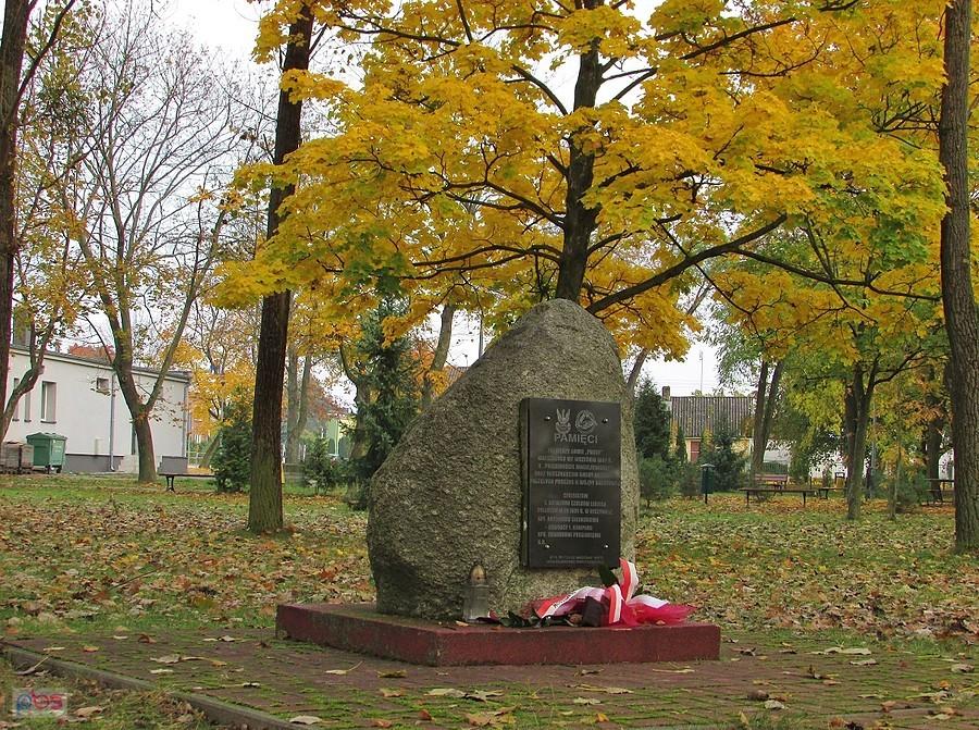 Ryczywół - kamień poświęcony żołnierzom Armii "Prusy"