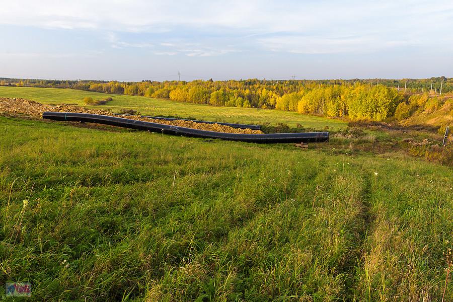 Sławków w powiecie będzińskim - fragment nowo układanego rurociągu (prawdopodobnie gazowego).