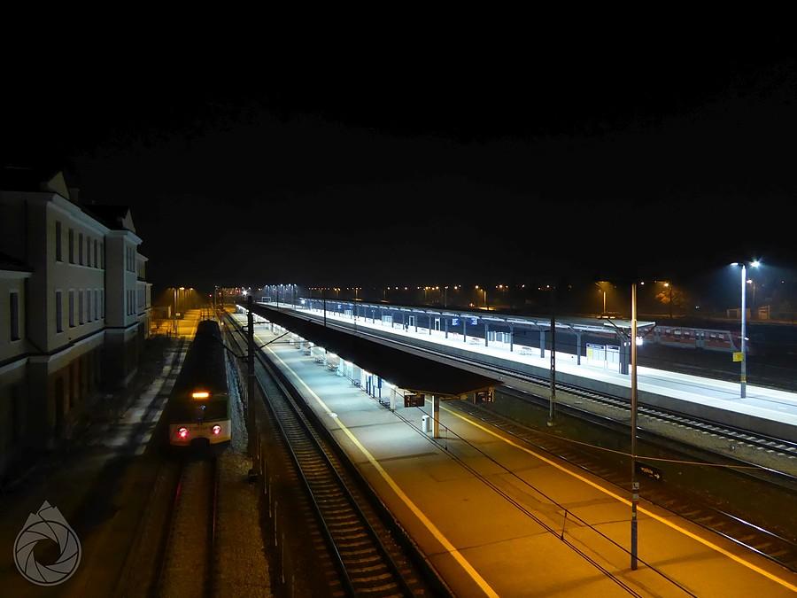 najlepsze miejsce na zjedzenie SkarBurgera to wiadukt kolejowy nad dworcem w Skarżysku