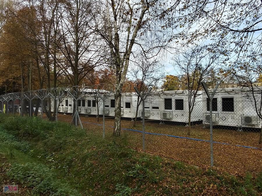 To chyba szpital polowy na terenie jednostki wojskowej