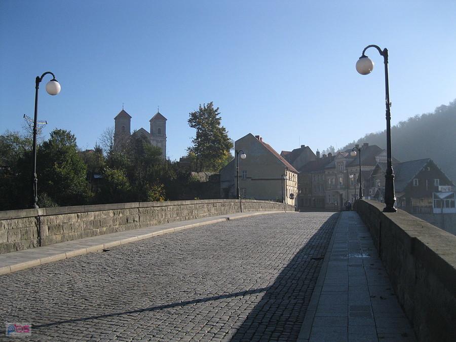 Widok z mostu na Nysie Kłodzkiej w Bardzie
