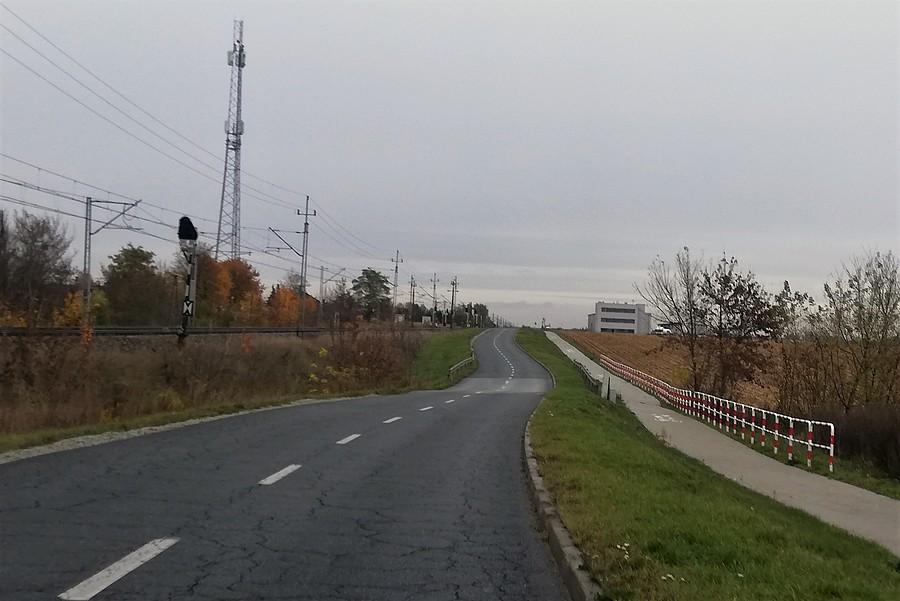Znakomita kostkowa śmieszka w Dopiewie. Super się na nią patrzy jadąc drogą :)