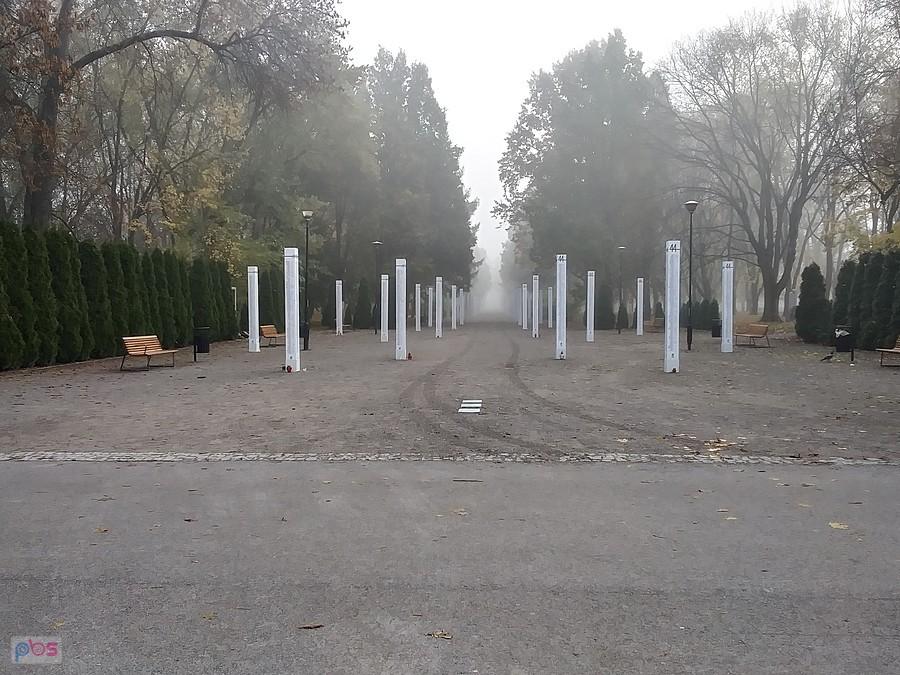 Słupy upamiętniające poległych w i po powstaniu mieszkańców Woli