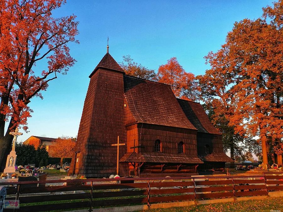 Kościół św. Wawrzyńca z 1570r. w Zacharzowicach