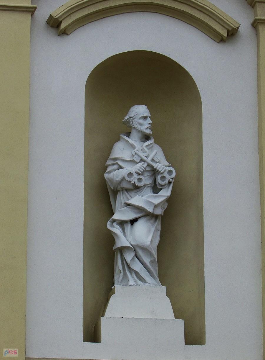 Święty Piotr z fasady kościoła w Magnuszewie