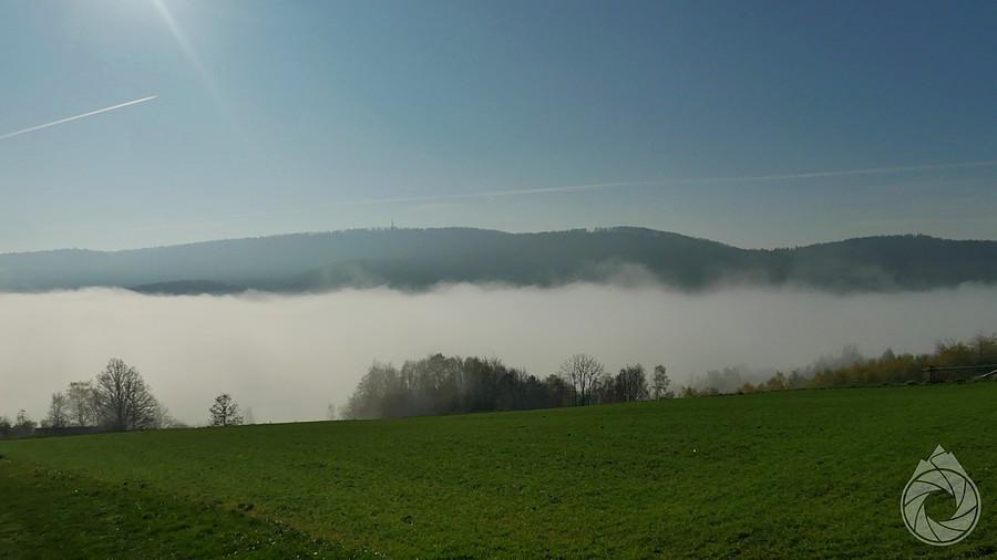 wyjeżdżam nad mgły, w niebieskie niebo
