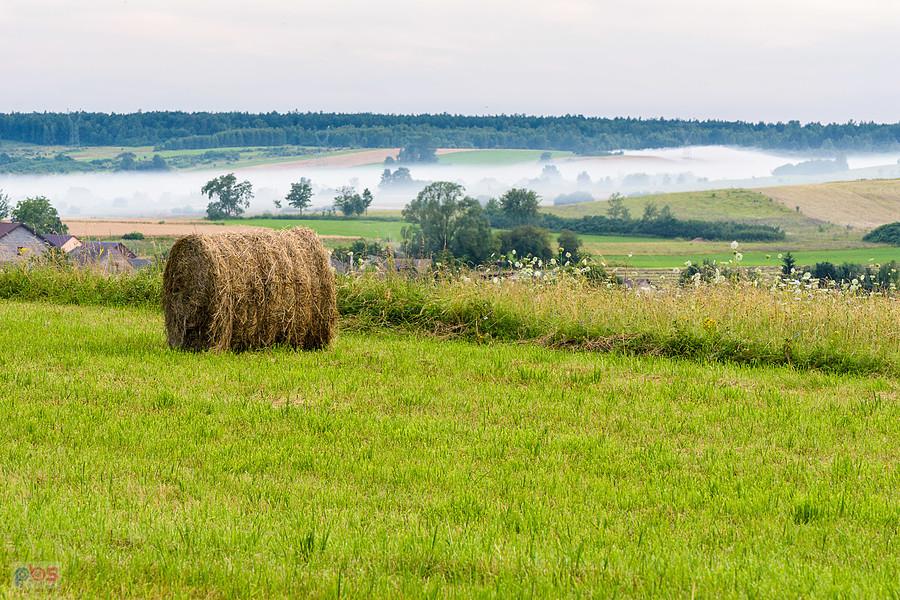 Lgota Górna - w oddali zadymiona wieś Osiek