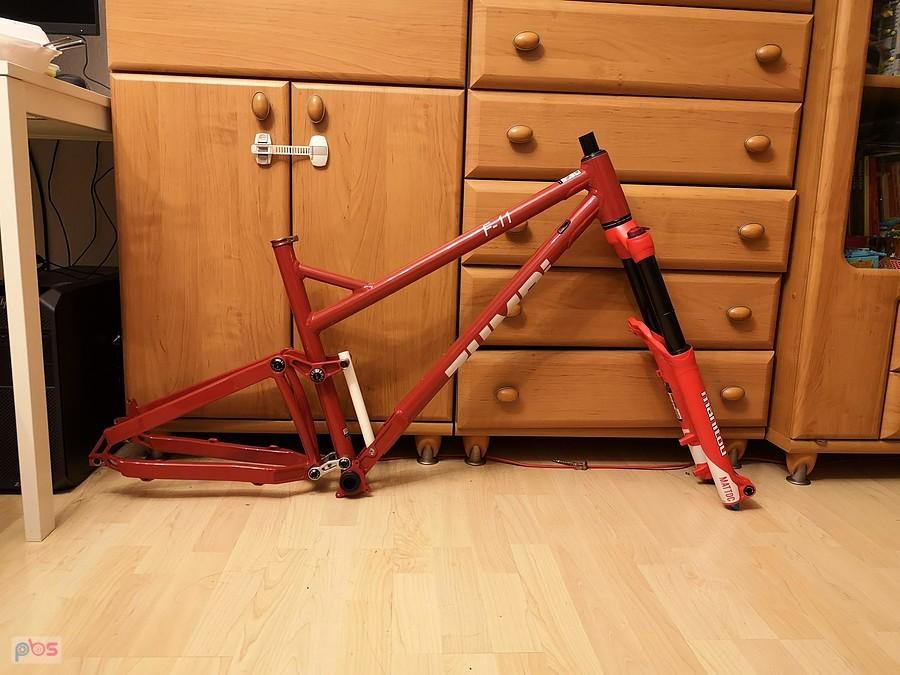Zumbi F-11 + Manitou Mattoc Comp