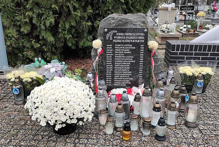 Pomnik ku czci poległych na służbie 62. Pułku Lotnictwa Myśliwskiego, Poznań Głuszyna