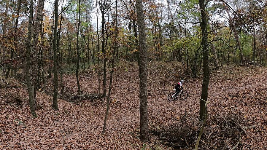 Szaleństwa MTB na czarnym dymaczewskim