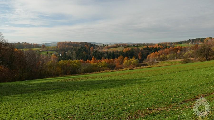 łagodne garby pogórza wiśnickiego
