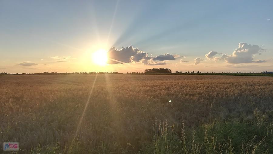 Walka słońca i chmury