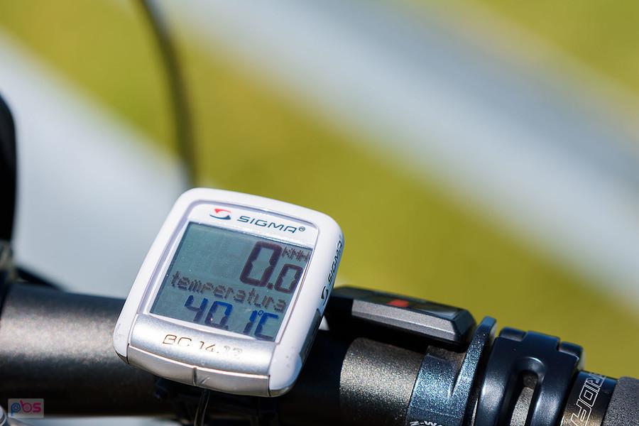 Temperatura na wiadukcie w Zawadzie Pilickiej, nie było tak źle i po około 40 minutach doczekałem się opóźnionego składu.