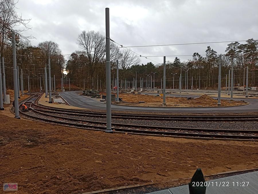 Nawet w niedzielę trwają prace - pętla tramwajowa Głębokie.