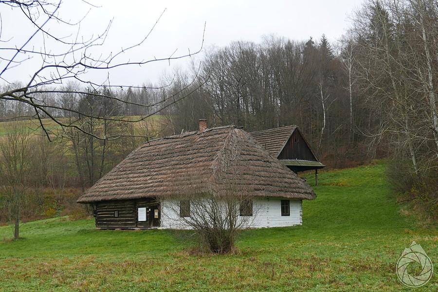 skansen zagrody pogórzańskiej gdzieś koło Gwoźnicy