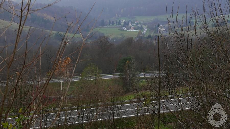 kolejne kultowe zakręty,tym razem zjazd do Załuża