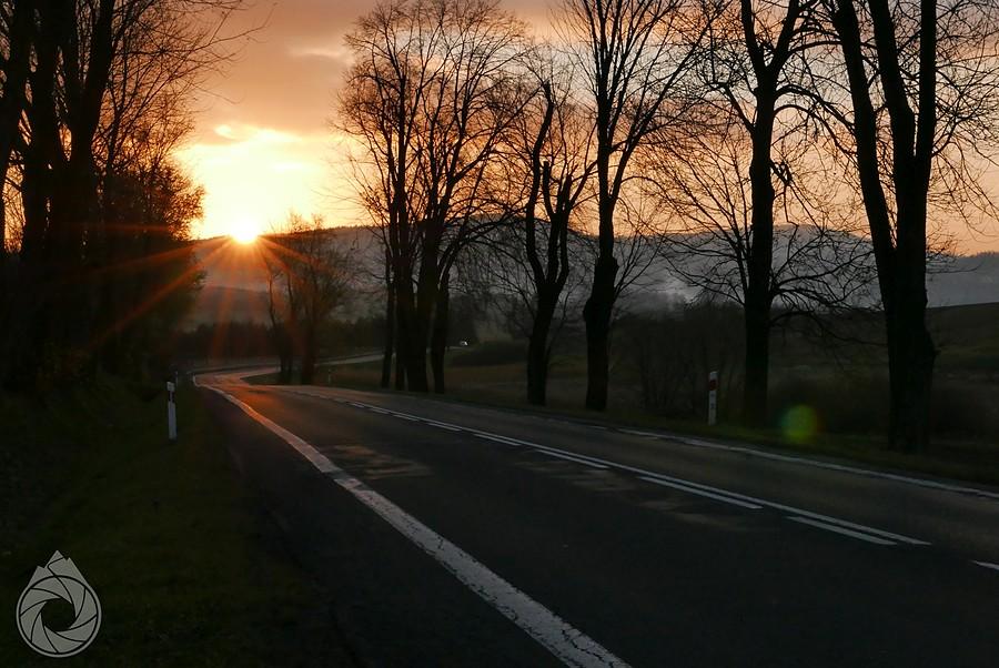 zjazd w stronę Rymanowa i słoneczko, w końcu!