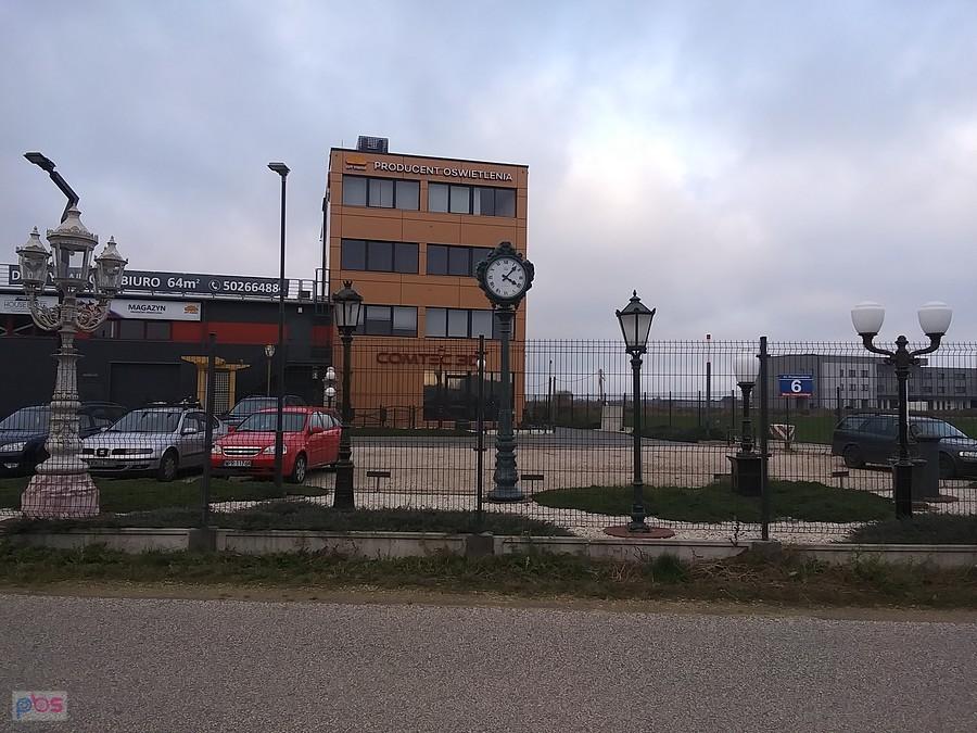 Kontrola czasu. Zegar na zwolnionych obrotach..