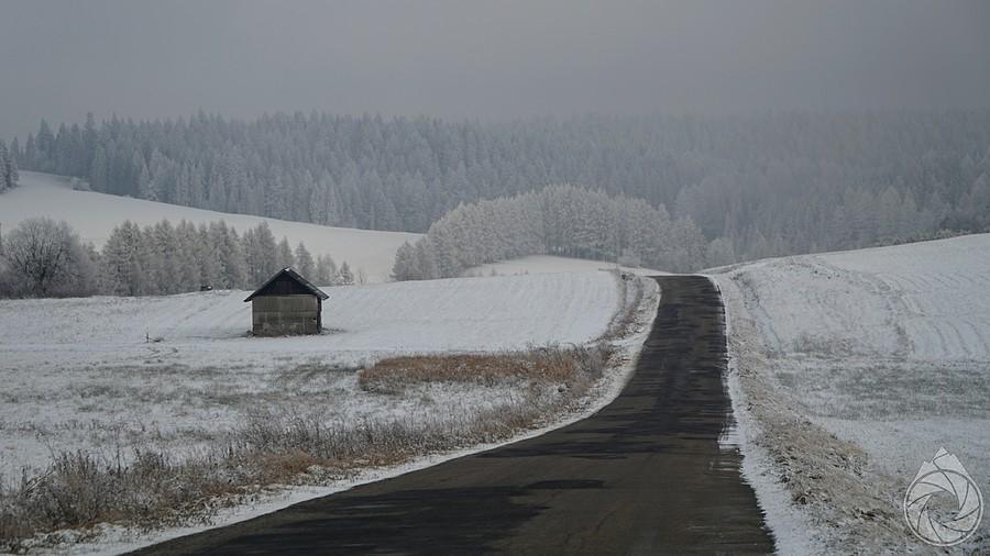 kawałek czarnego asflatu na Piorun