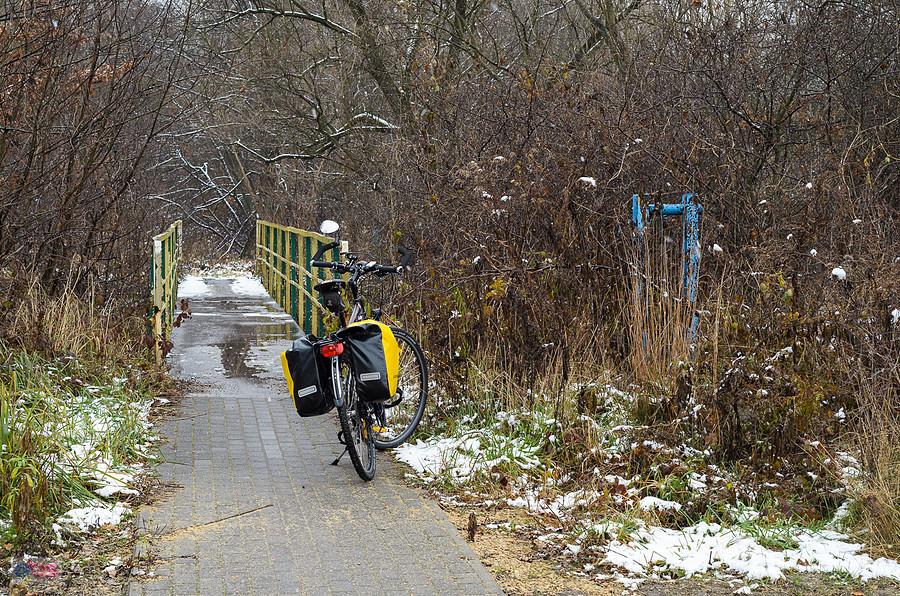 Przed mostkiem nad rzeką Wartą - po tej stronie jeszcze w Lgocie-Nadwarciu