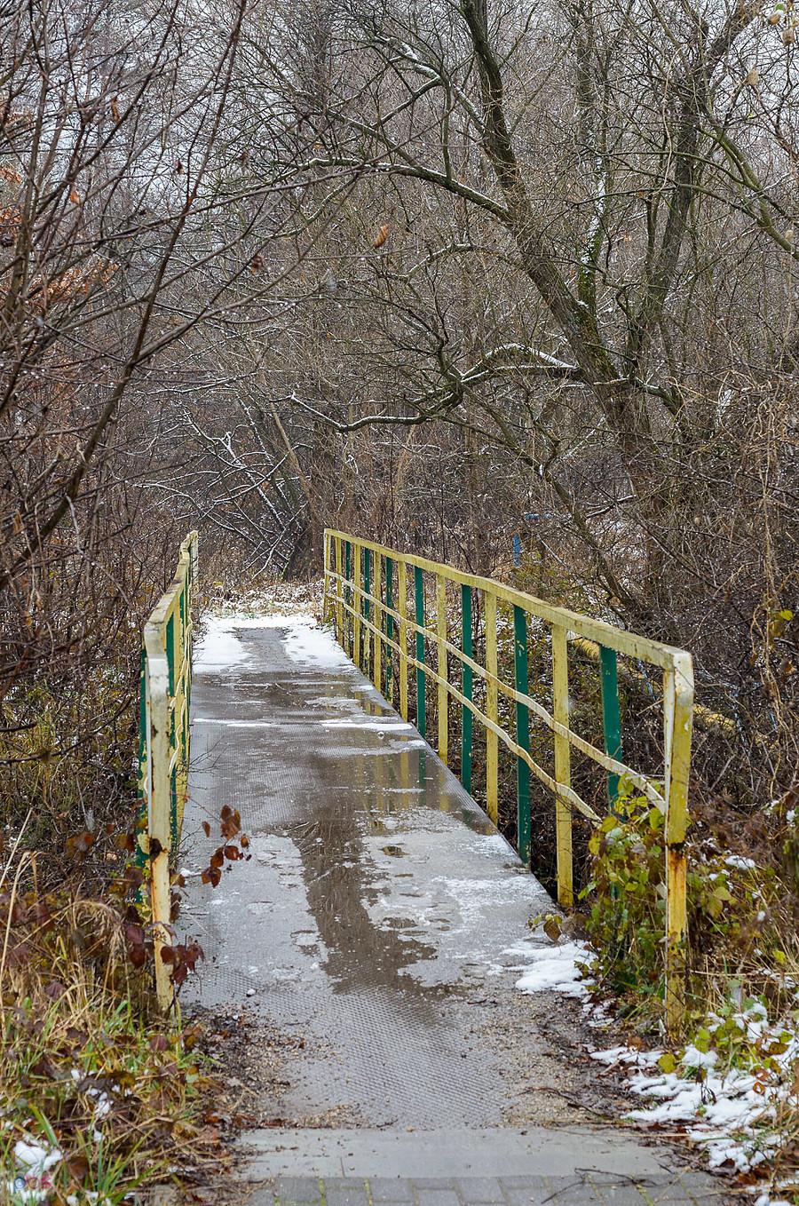 Mostek nad Wartą - po tej stronie Lgota-Nadwarcie, za mostkiem już Żarki Letnisko