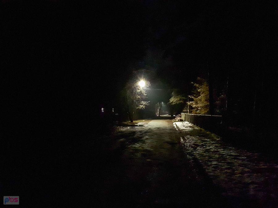 Końcówka ulicy Grunwaldzkiej, Żarki Letnisko - początkowy etap mojej drogi, godz. 19:55.