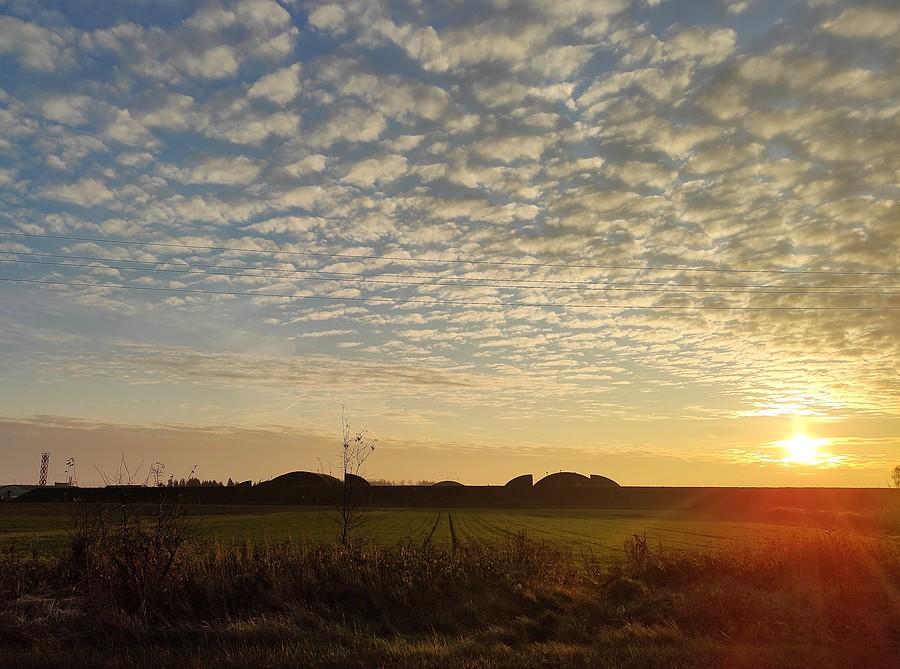 Wschód słońca nad bazą w Krzesinach, Poznań