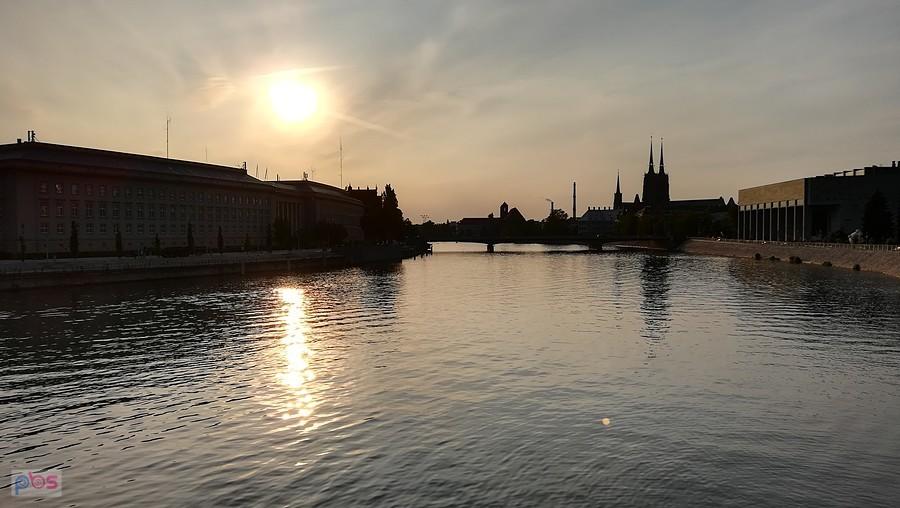 Wieczorny Wrocław znad Odry