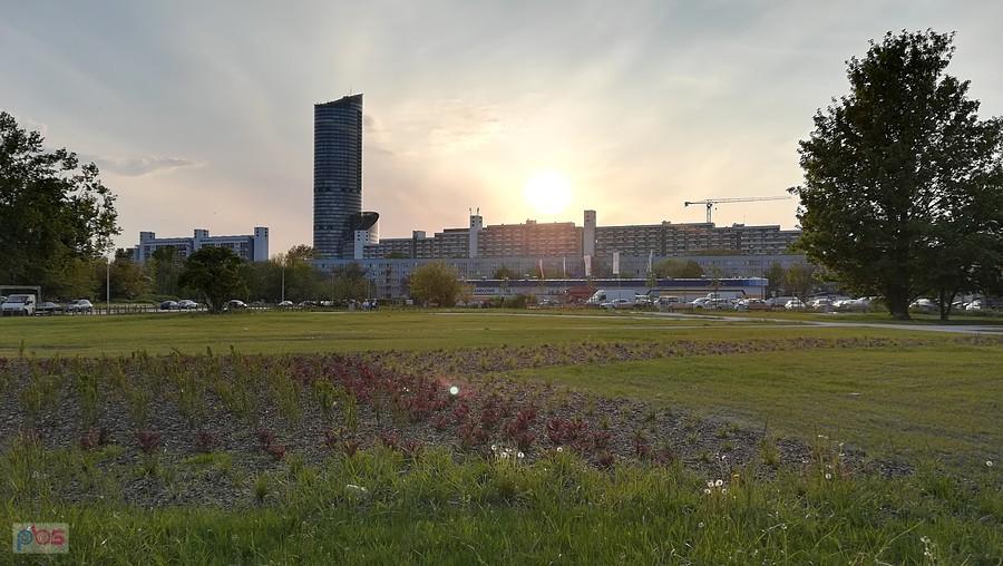 Nowy skwer nieopodal przy ul. Ślężnej