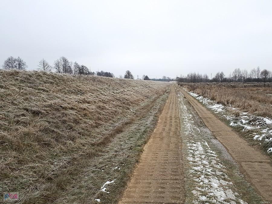 Droga wzdłuż wałów Warty - Częstochowa, obrzeża dzielnicy Bugaj