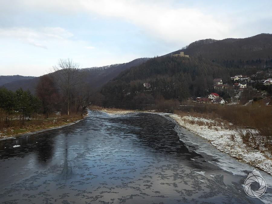 nad Popradem stoi zamek (w Rytrze)