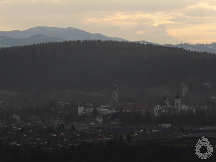 Stary Sącz z Gorcami w tle
