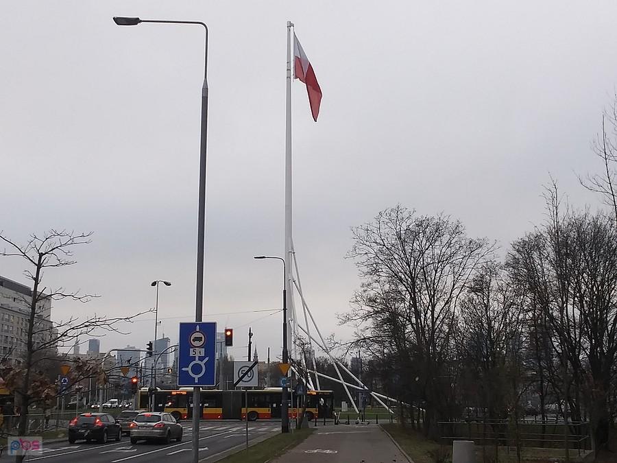 Flaga na maszcie na rondzie Babka, teraz chyba Radosława