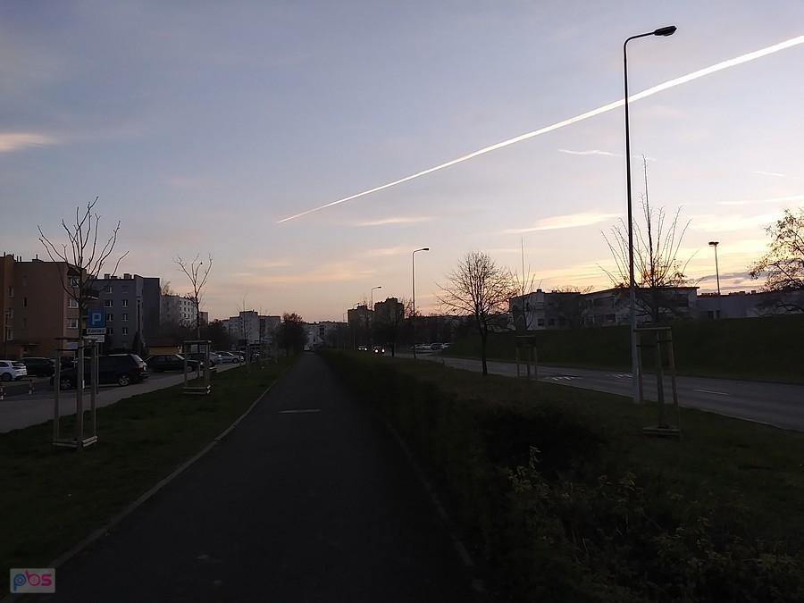 Ładny byłby dziś dzień, gdyby aż tak nie wiało