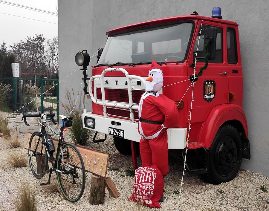 Stary Star i młody bałwanomikołaj, OSP Kamionki