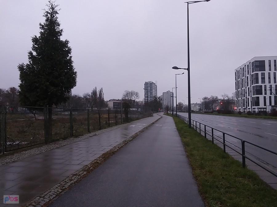 Ładna asfaltowa ddr na Okopowej