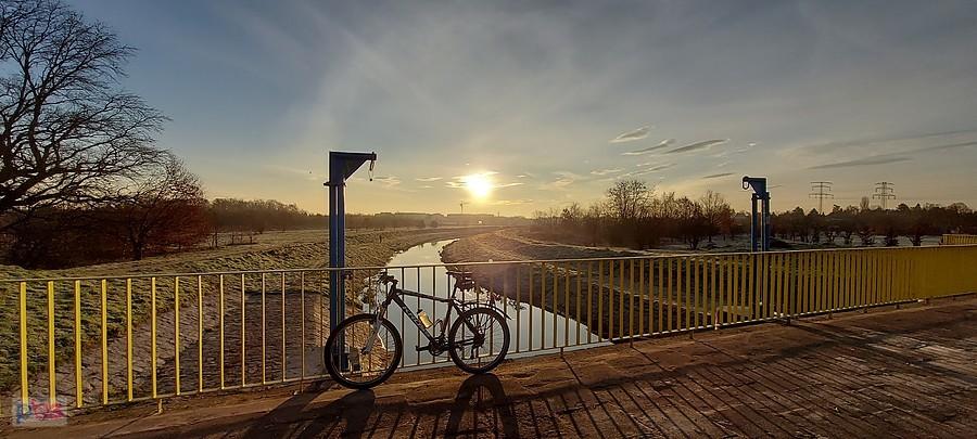 Bikefoto na mostku nad Ślęzą