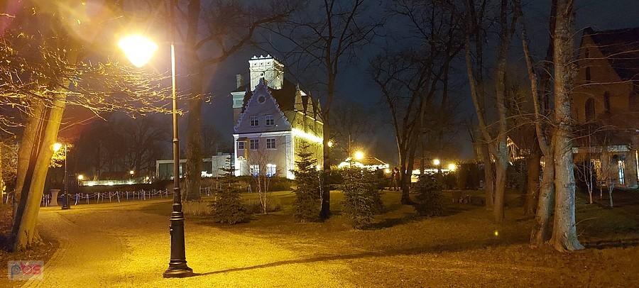 Zamek Topacz w pełnej, nocnej krasie