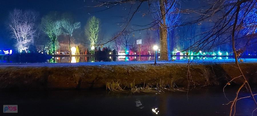 Iluminacje nad stawem