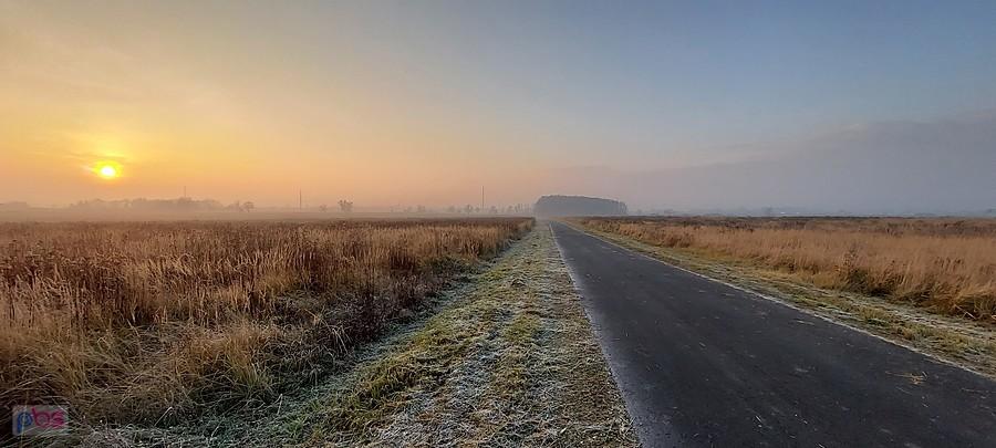 Mroźny poranek po wschodzie słońca