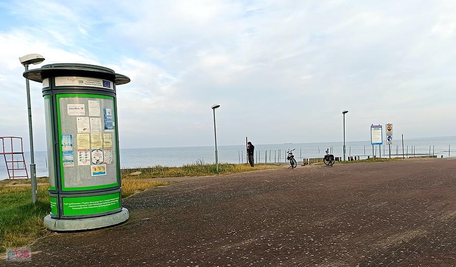 Na plaży w Trzebieży.